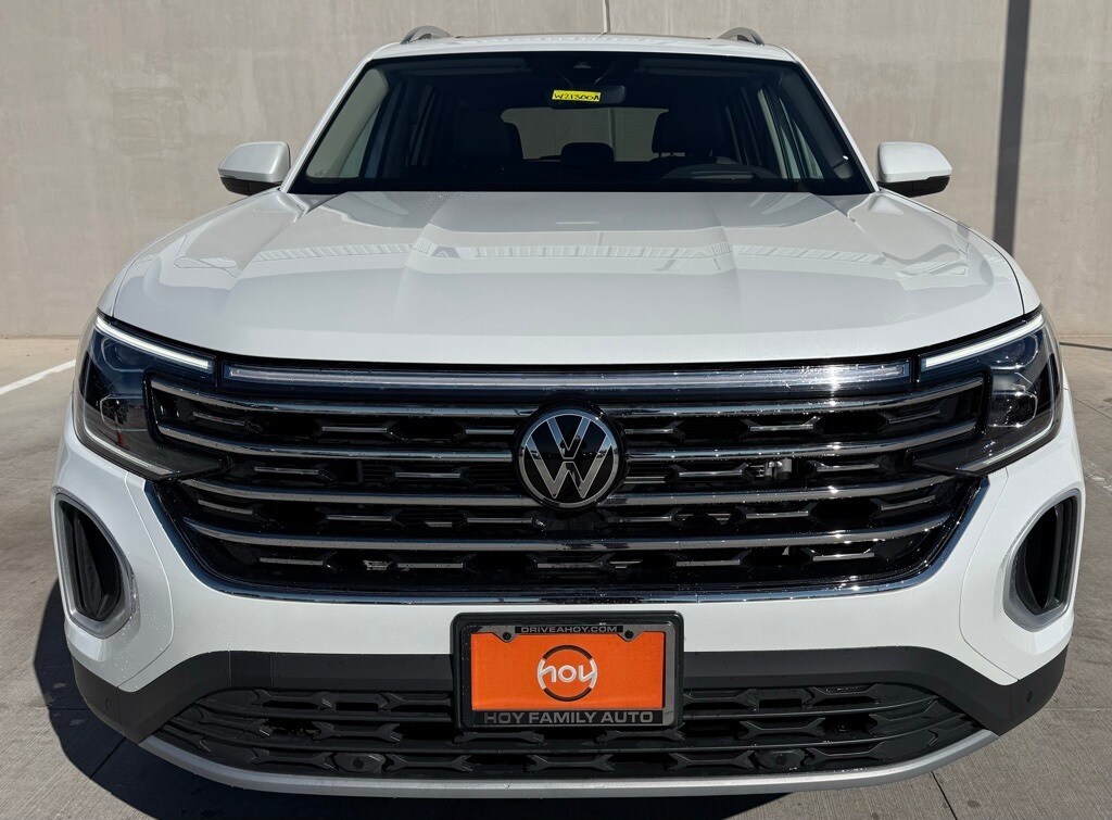 2025 Volkswagen Atlas SEL photo 2