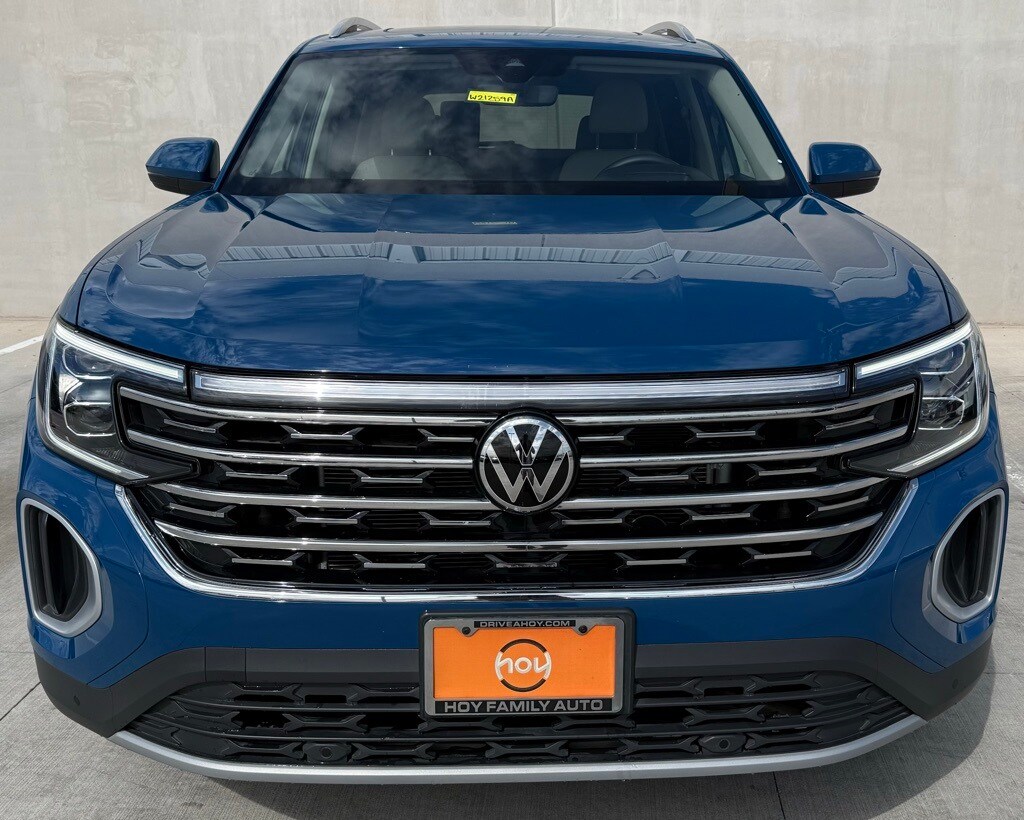 2025 Volkswagen Atlas SEL photo 2