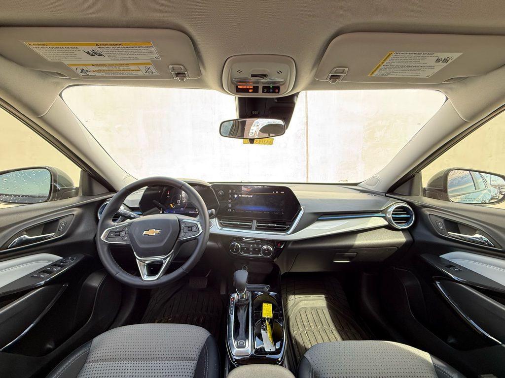 2025 Chevrolet Trax LT - Photo 6