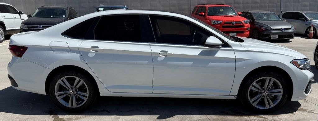 Used 2024 Volkswagen Jetta 1.5T SE Sedan