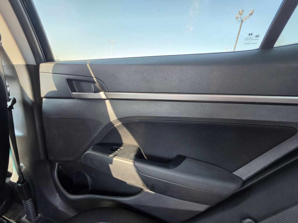 2017 Hyundai Elantra Value Edition - Photo 18