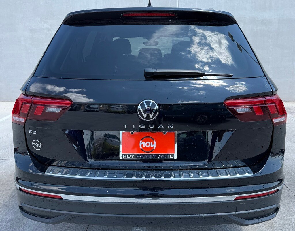 2023 Volkswagen Tiguan SE photo 2