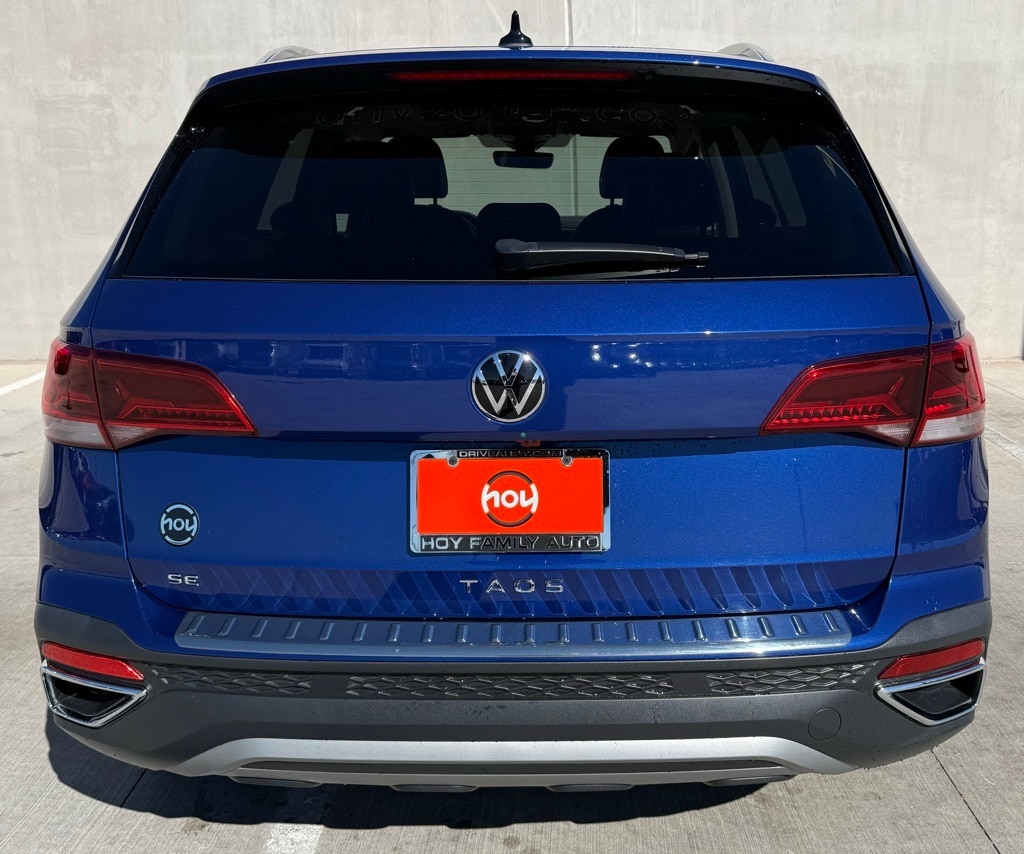 2024 Volkswagen Taos SE photo 2