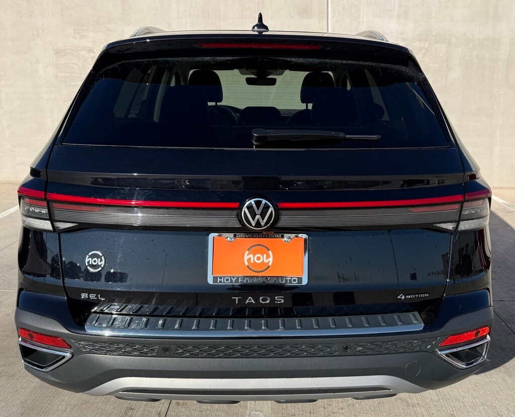 2025 Volkswagen Taos SEL photo 3