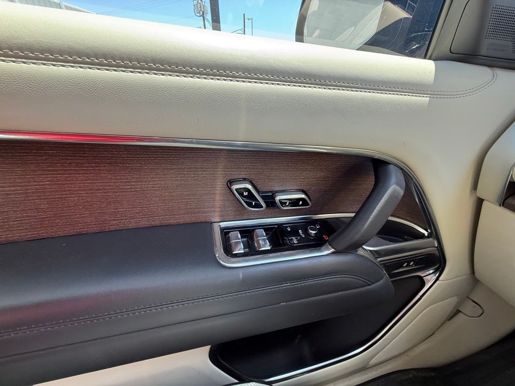2024 Land Rover Range Rover SE - Photo 13