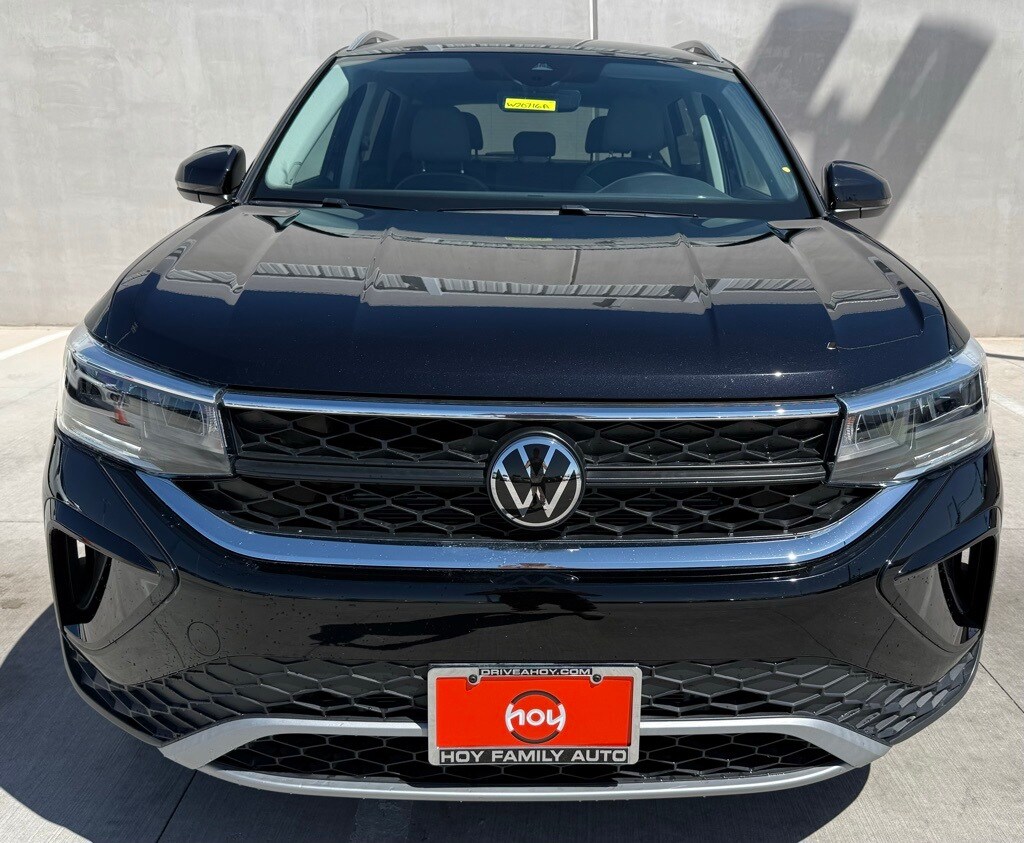 2024 Volkswagen Taos SE photo 2