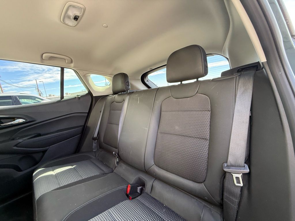 2025 Chevrolet Trax LT - Photo 7