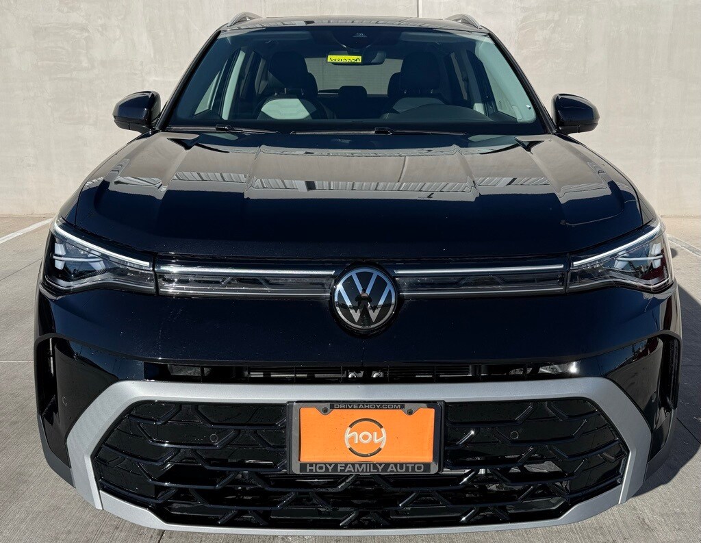 2025 Volkswagen Taos SEL photo 2