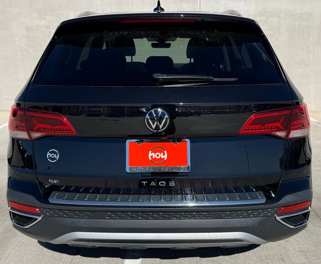 2024 Volkswagen Taos SE photo 3