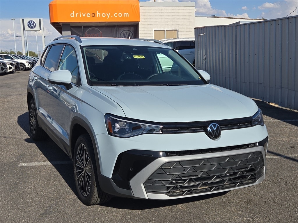 New 2025 Volkswagen Taos 1.5T SE SUV