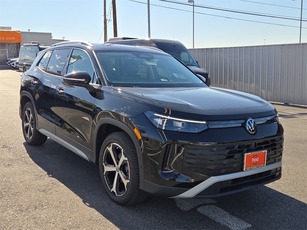 New 2025 Volkswagen Tiguan 2.0T SE SUV