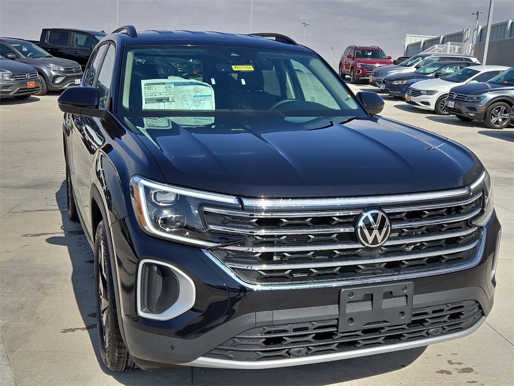 New 2025 Volkswagen Atlas 2.0T SE w/Technology SUV