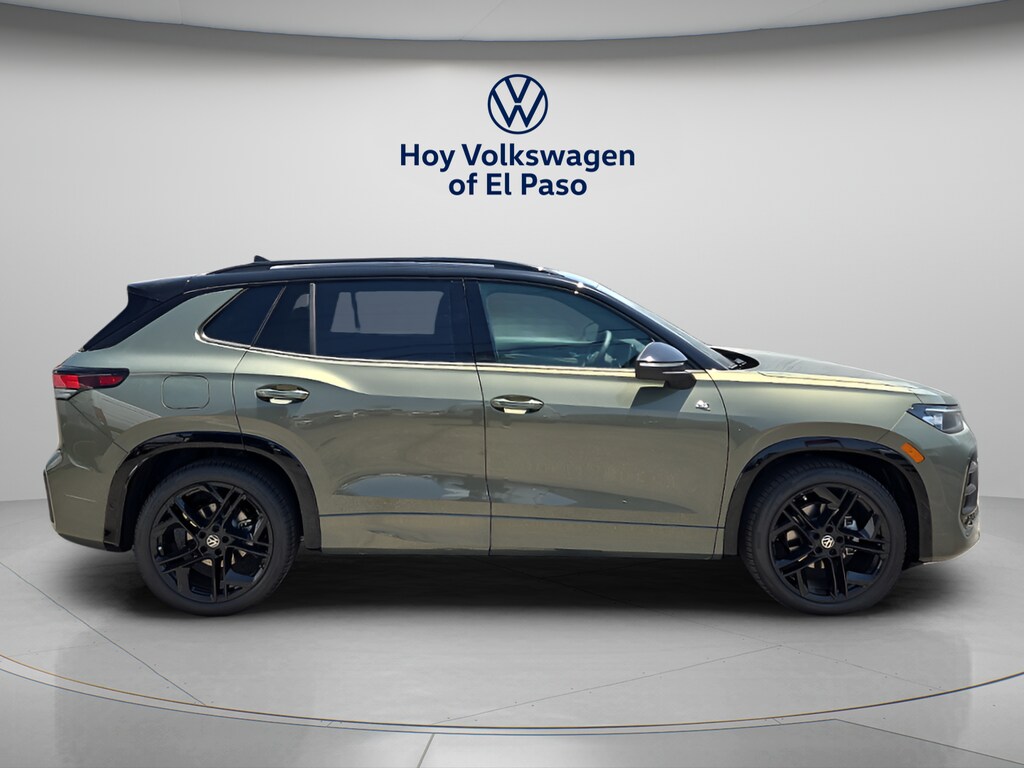 New 2026 Volkswagen Tiguan SE R-Line Black SUV