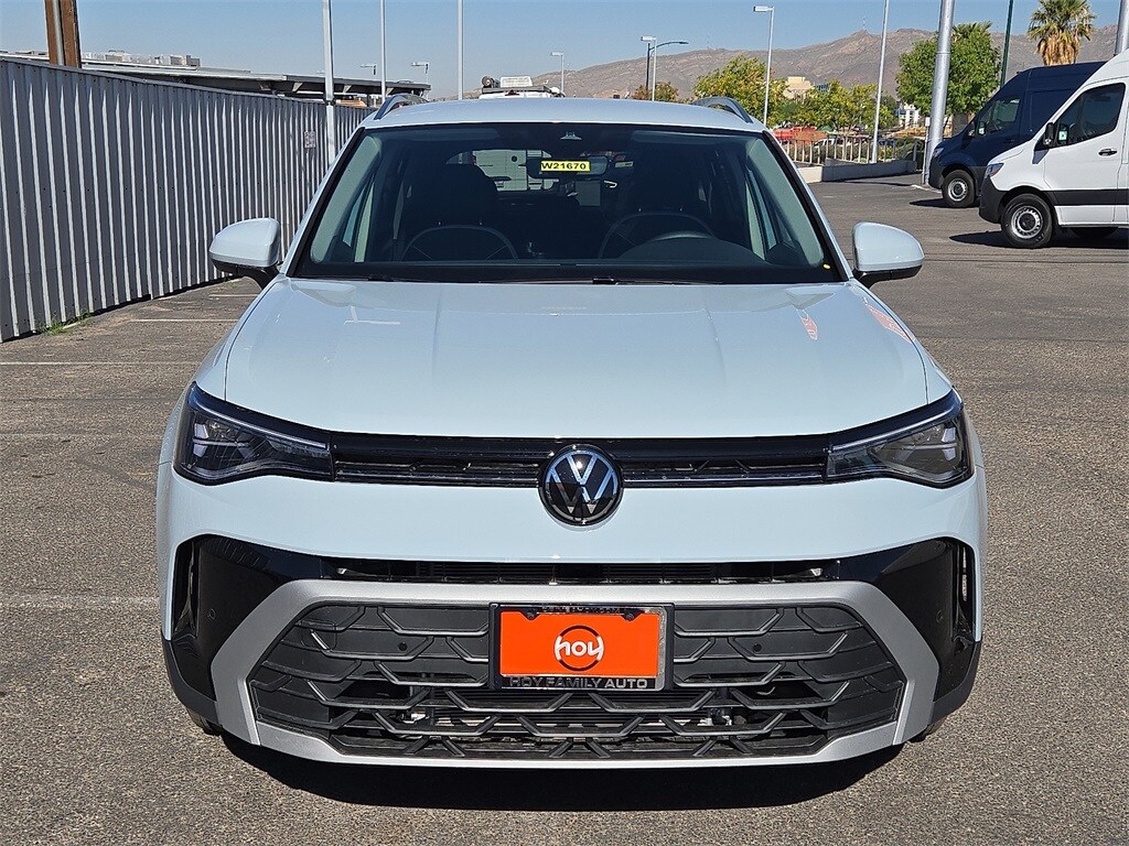 2025 Volkswagen Taos SE photo 3