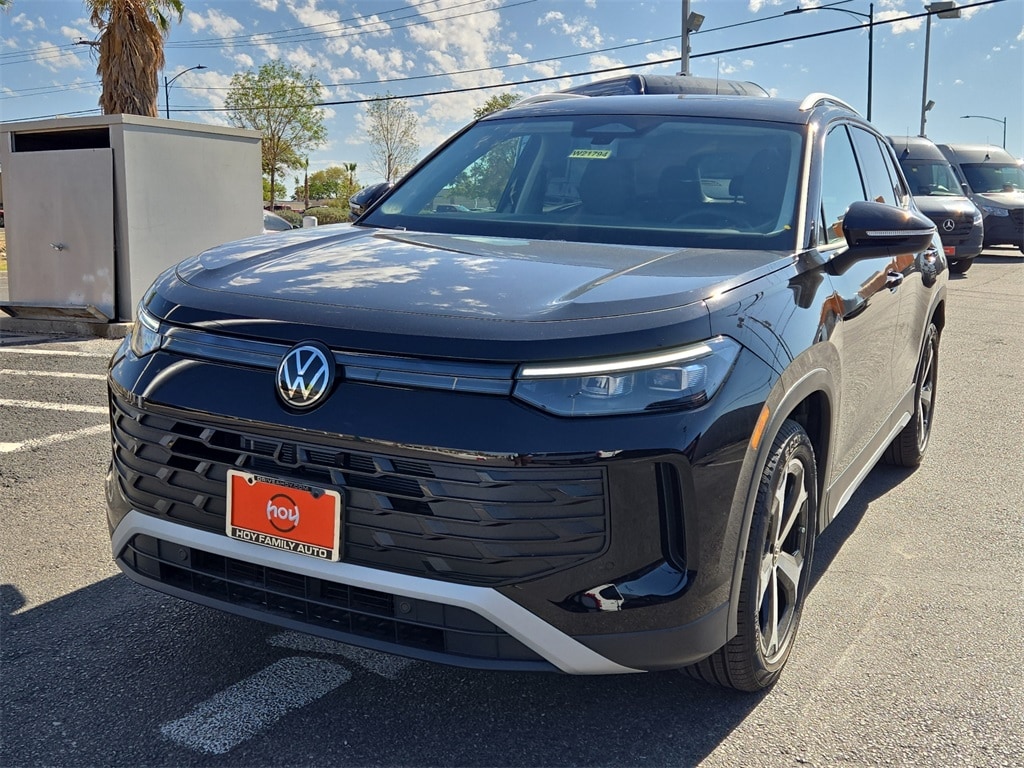 New 2025 Volkswagen Tiguan 2.0T SE SUV