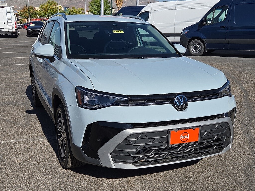2025 Volkswagen Taos SE photo 2