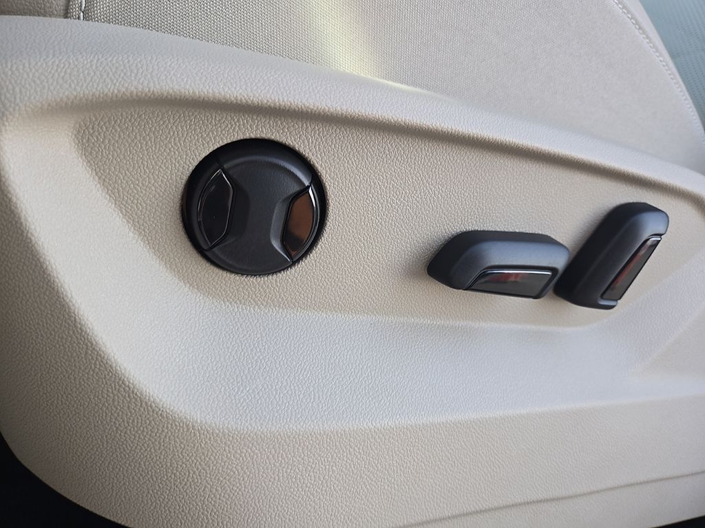 2026 Volkswagen Atlas SE w/Tech - Photo 17