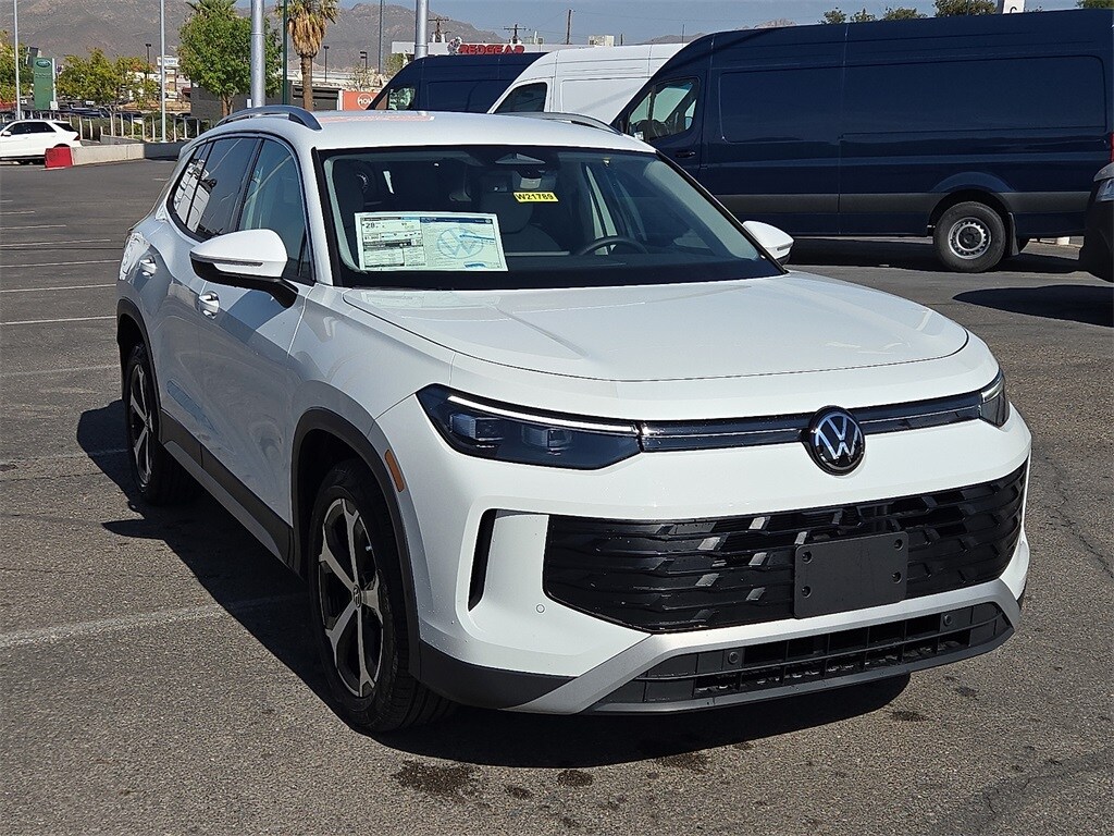 2025 Volkswagen Tiguan SE photo 2
