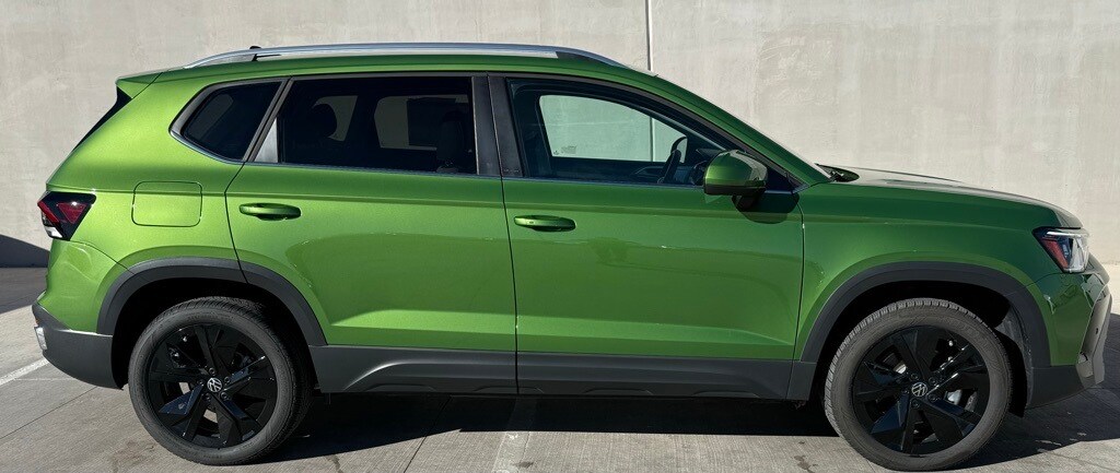 New 2025 Volkswagen Taos 1.5T SE SUV