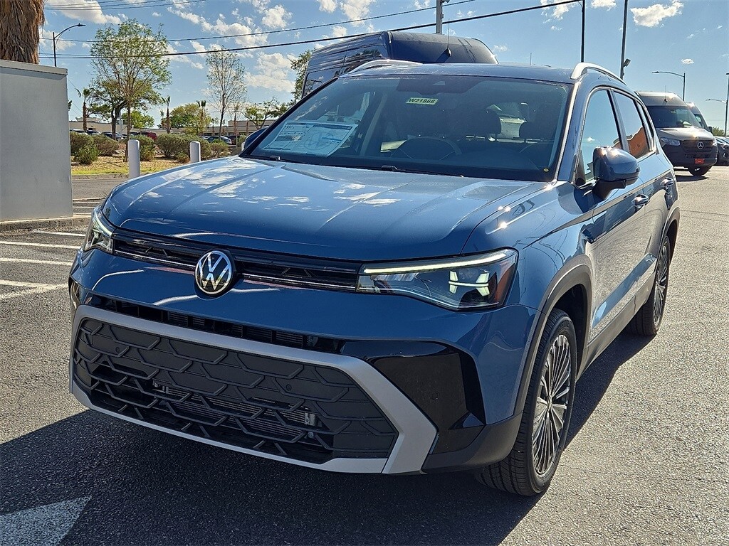 2025 Volkswagen Taos SE photo 3