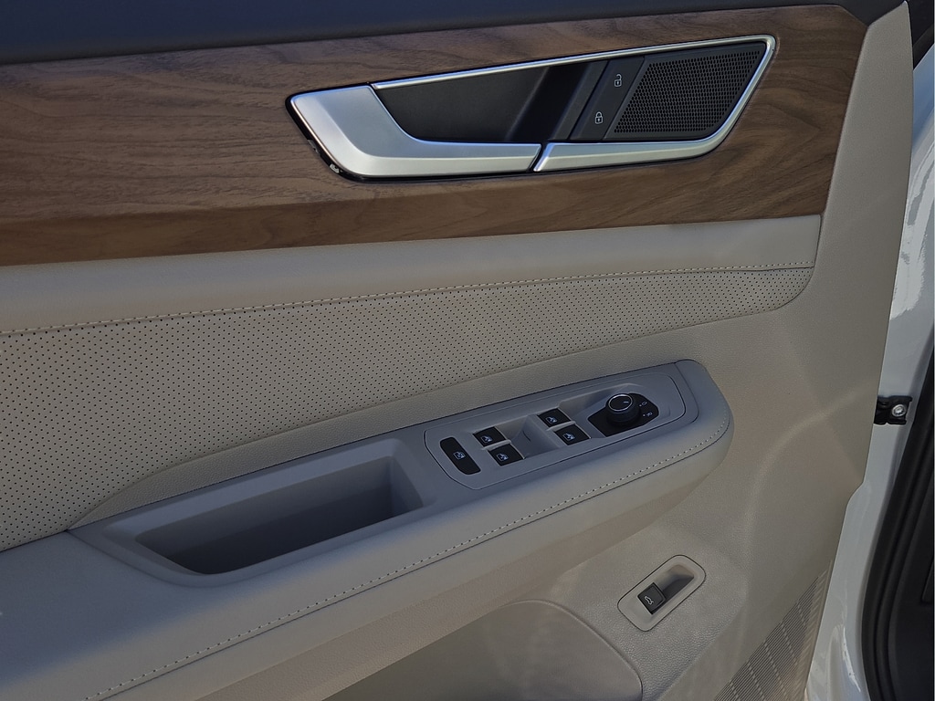 2026 Volkswagen Atlas SE w/Tech - Photo 17