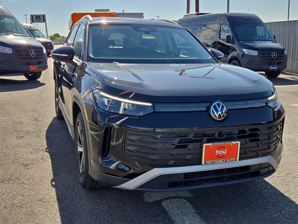 New 2025 Volkswagen Tiguan 2.0T SE SUV