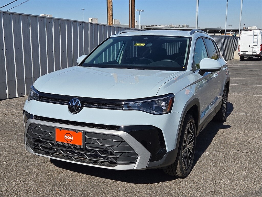2025 Volkswagen Taos SE photo 4