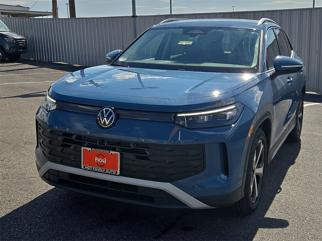 2025 Volkswagen Tiguan SE photo 4