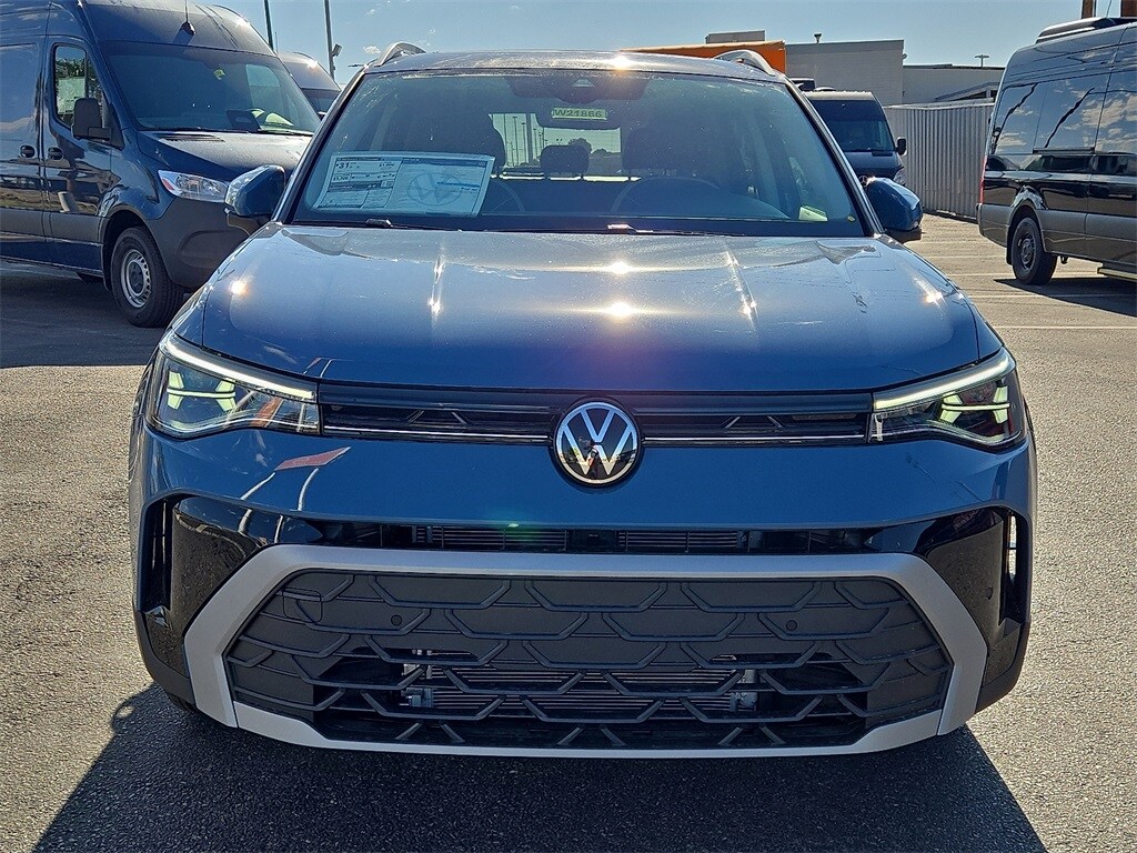 2025 Volkswagen Taos SE photo 2