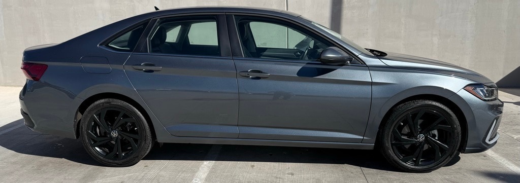 Certified 2025 Volkswagen Jetta 1.5T SE Sedan