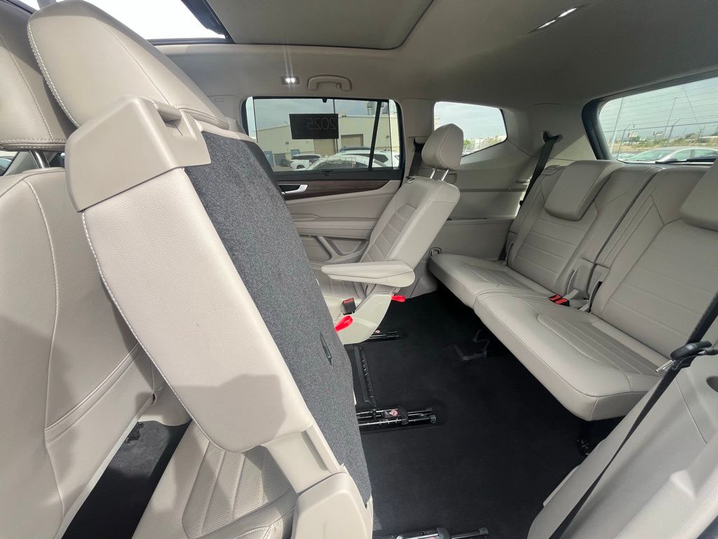 2025 Volkswagen Atlas SEL - Photo 14
