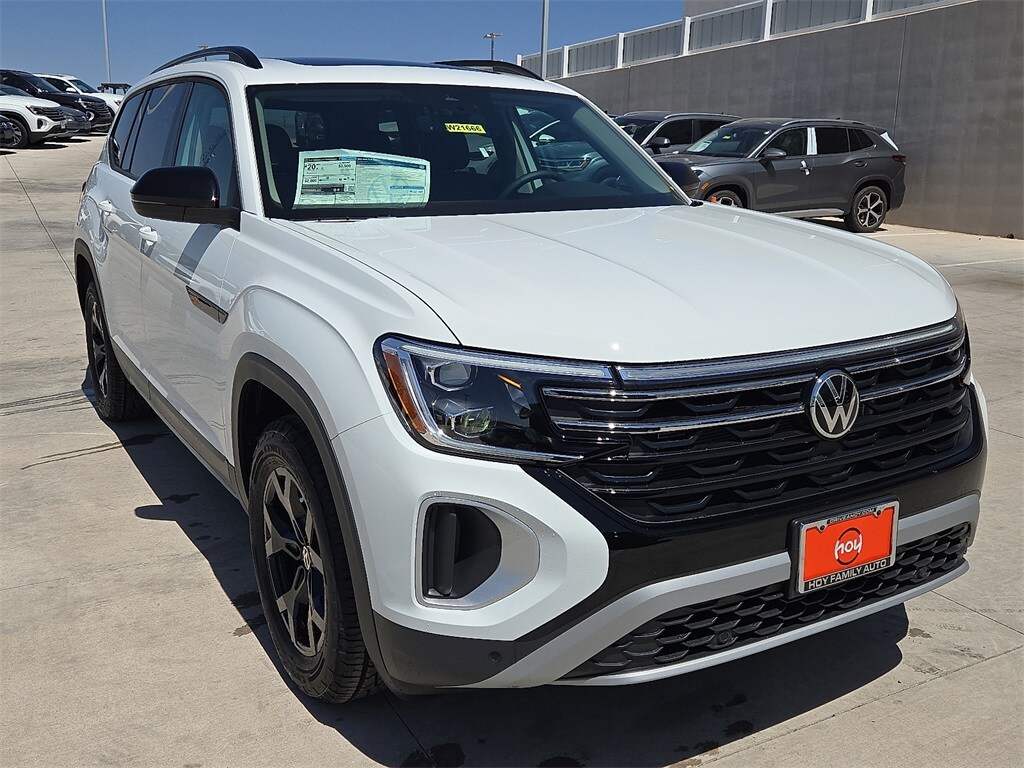 2025 Volkswagen Atlas Peak Edition SE photo 2