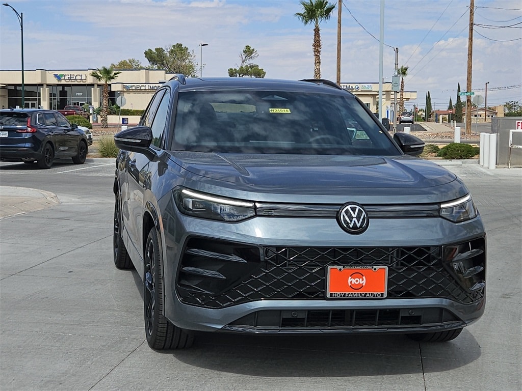 New 2025 Volkswagen Tiguan 2.0T SE R-Line Black SUV