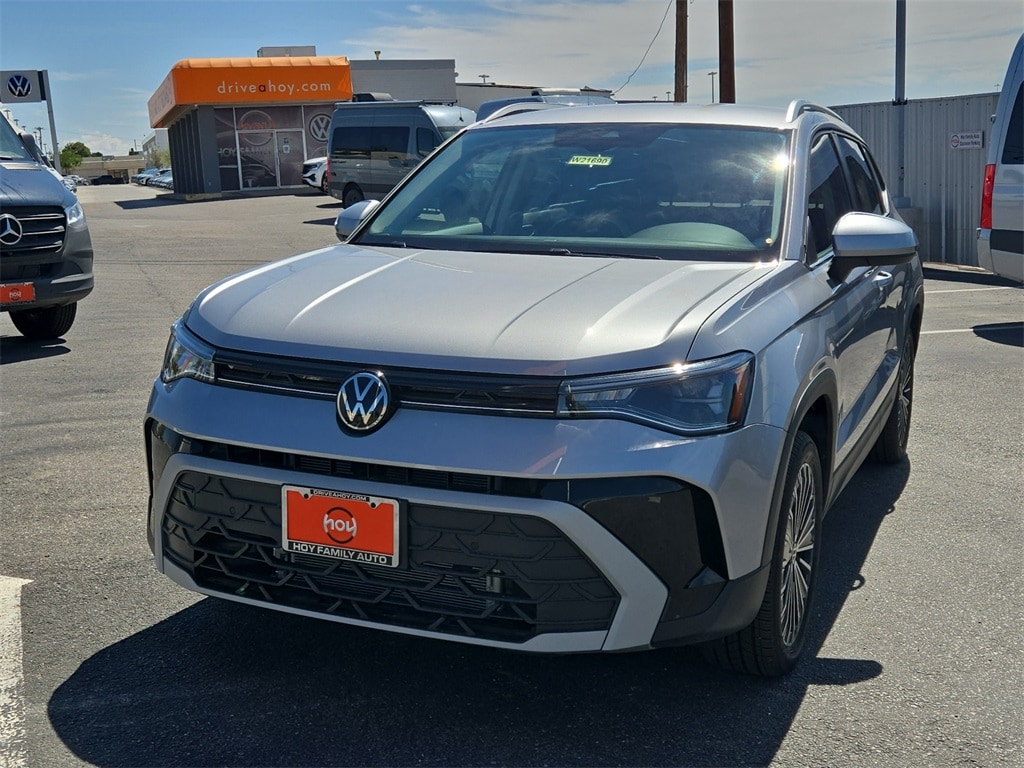 New 2025 Volkswagen Taos 1.5T SE SUV