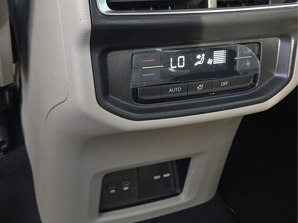 2026 Volkswagen Atlas SE w/Tech - Photo 11