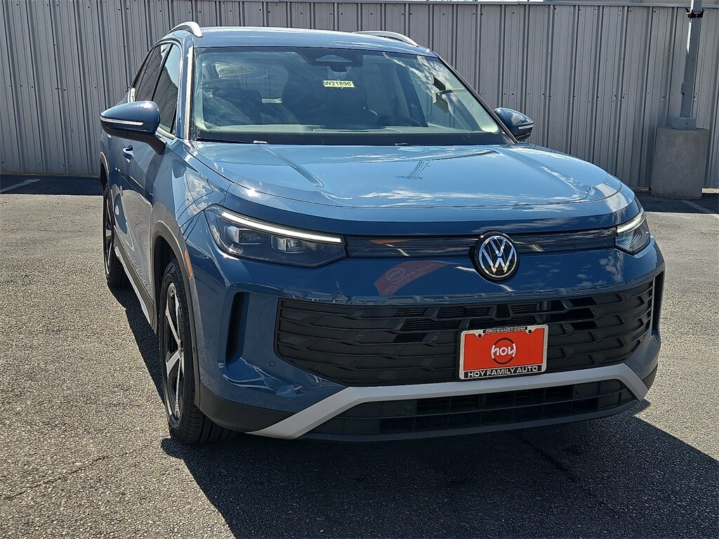2025 Volkswagen Tiguan SE photo 2