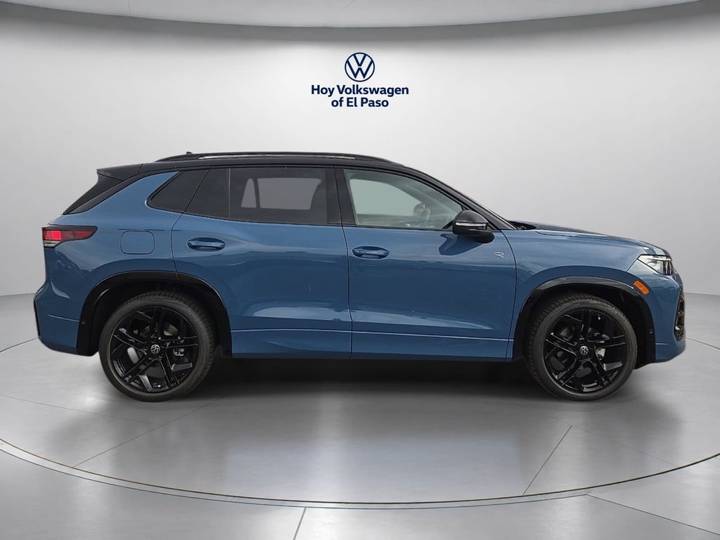 New 2026 Volkswagen Tiguan SE R-Line Black SUV