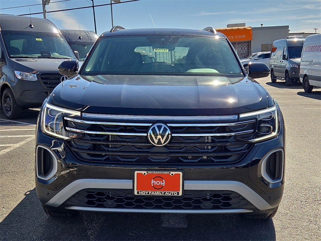 2025 Volkswagen Atlas Peak Edition SE photo 3