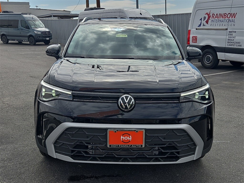 2025 Volkswagen Taos SE photo 2