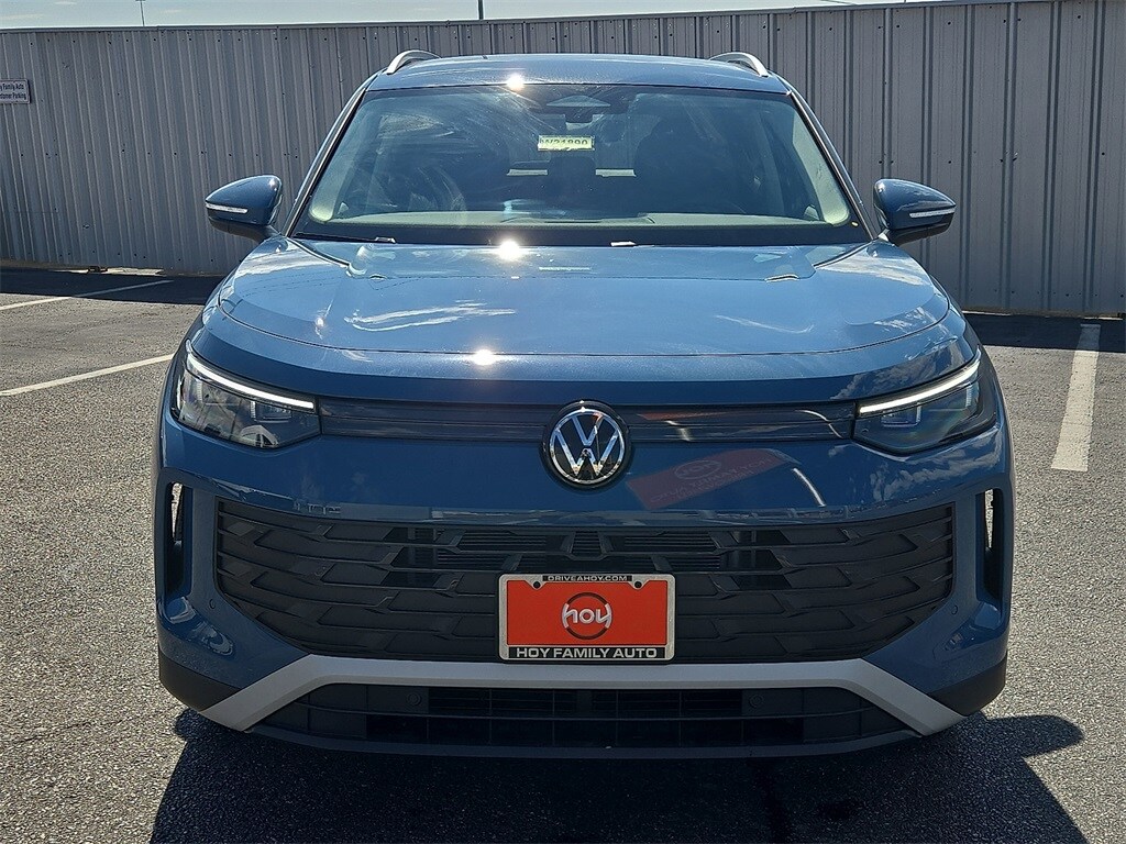 2025 Volkswagen Tiguan SE photo 3