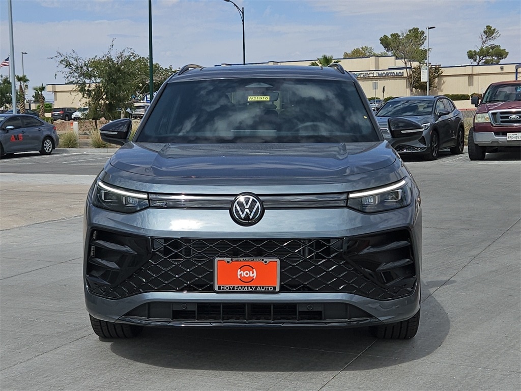 New 2025 Volkswagen Tiguan 2.0T SE R-Line Black SUV
