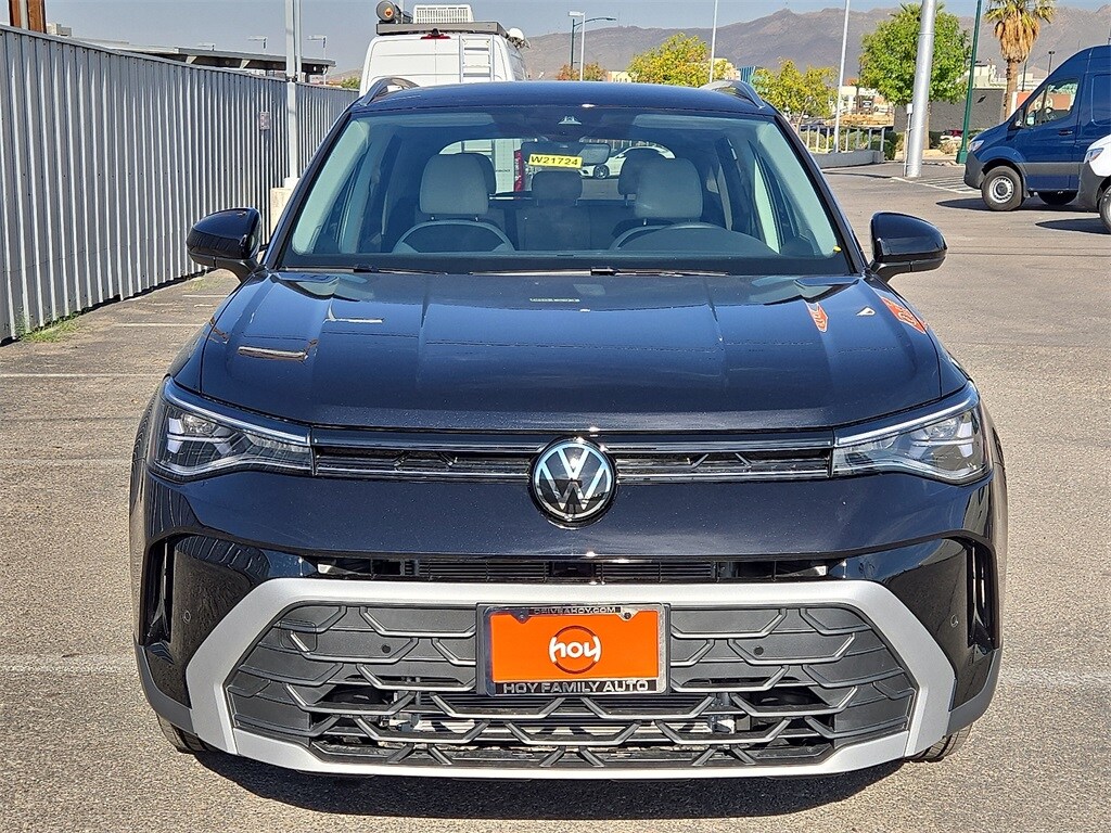 2025 Volkswagen Taos SE photo 3