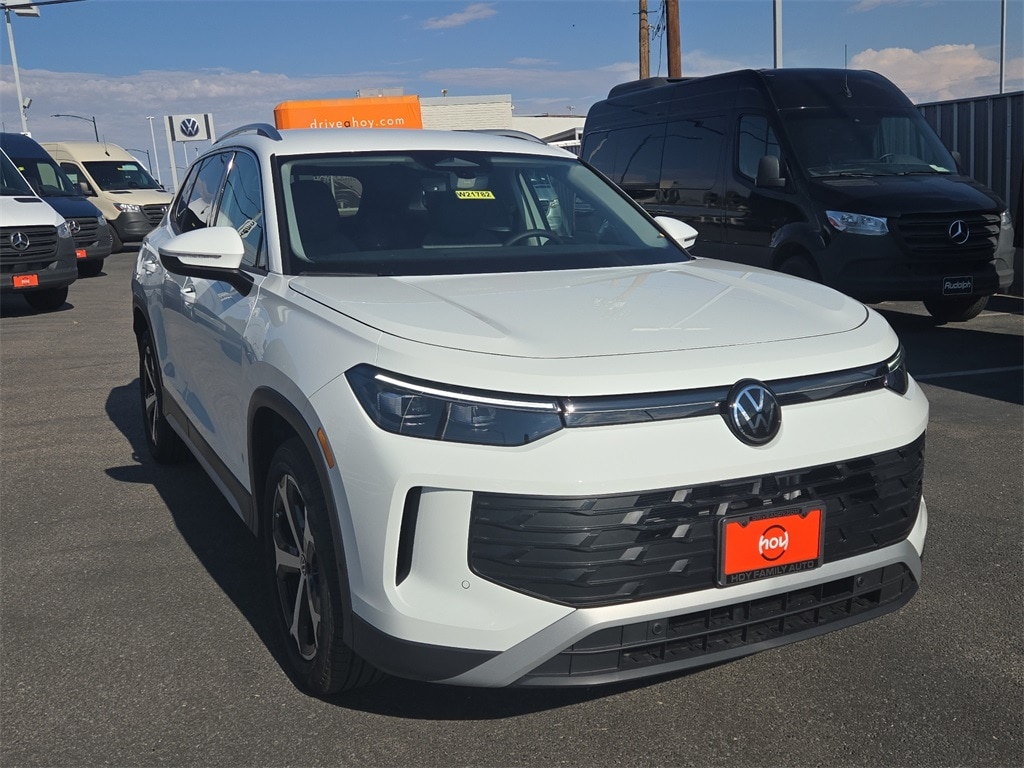 New 2025 Volkswagen Tiguan 2.0T SE SUV