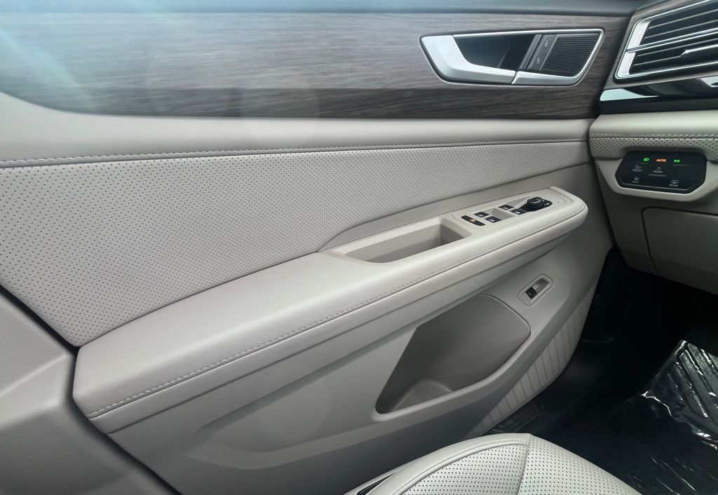 2025 Volkswagen Atlas SEL - Photo 19