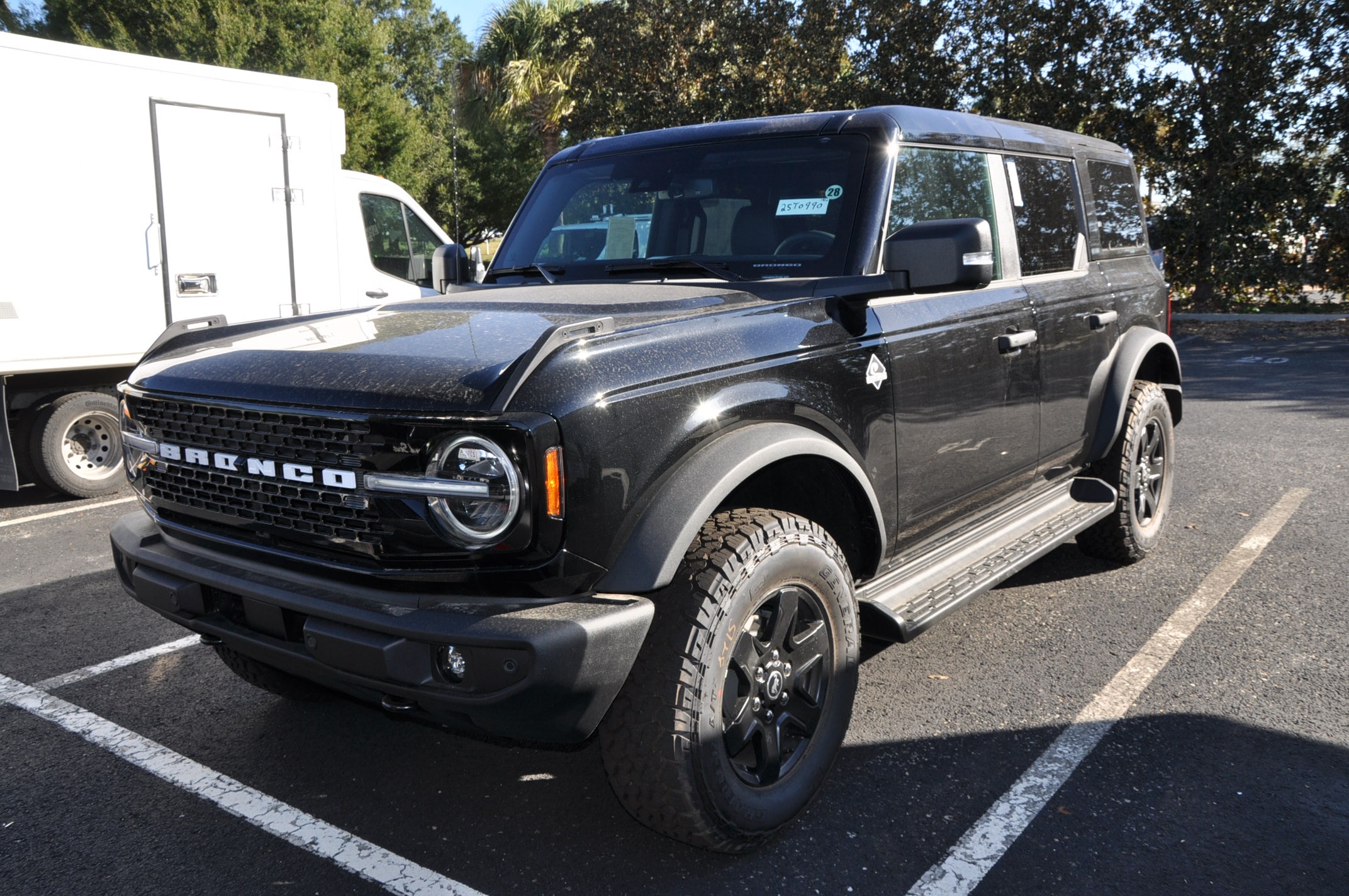 2025 Ford Bronco 4-Door Outer Banks's photo