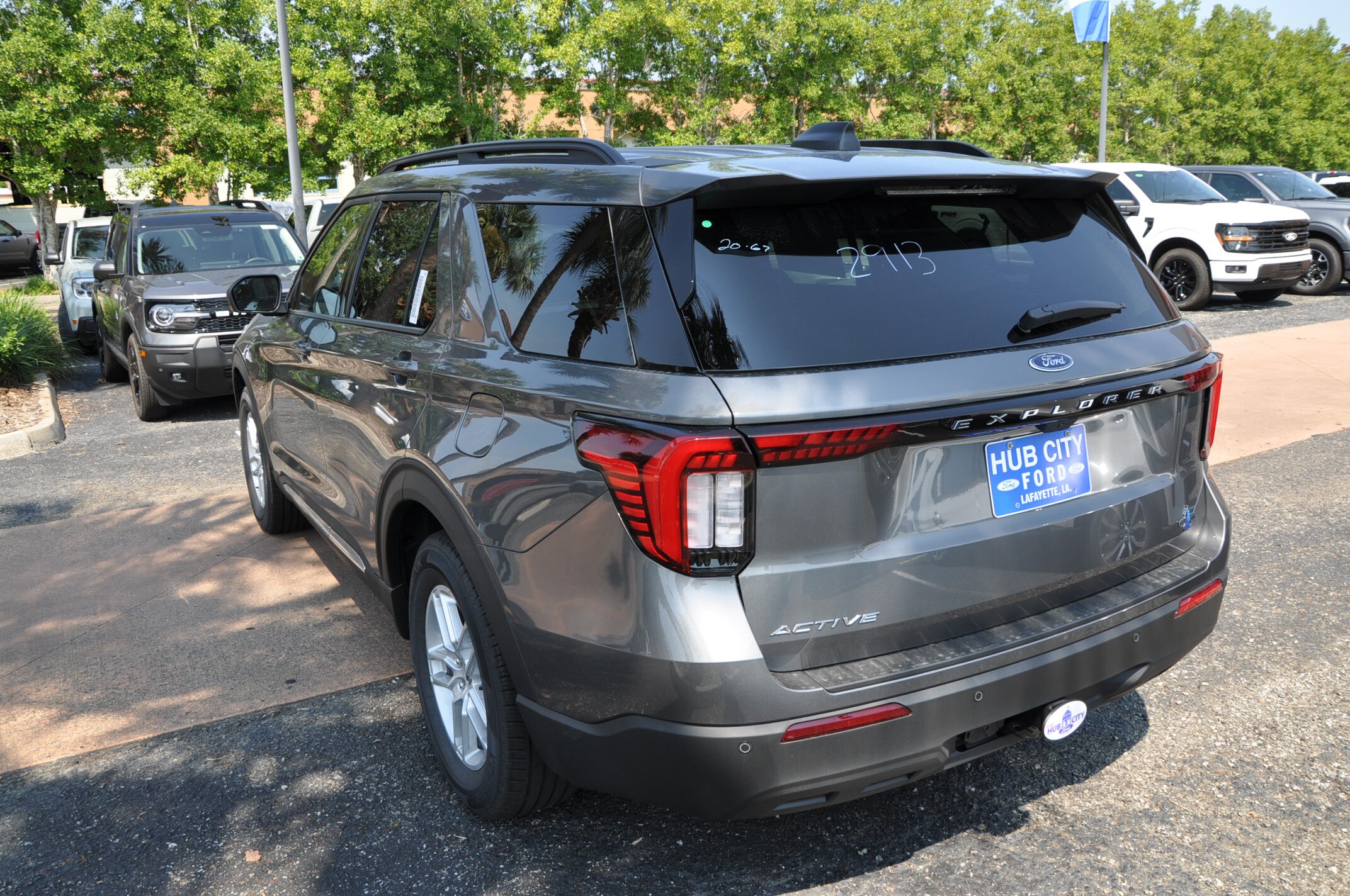 2025 Ford Explorer photo 3