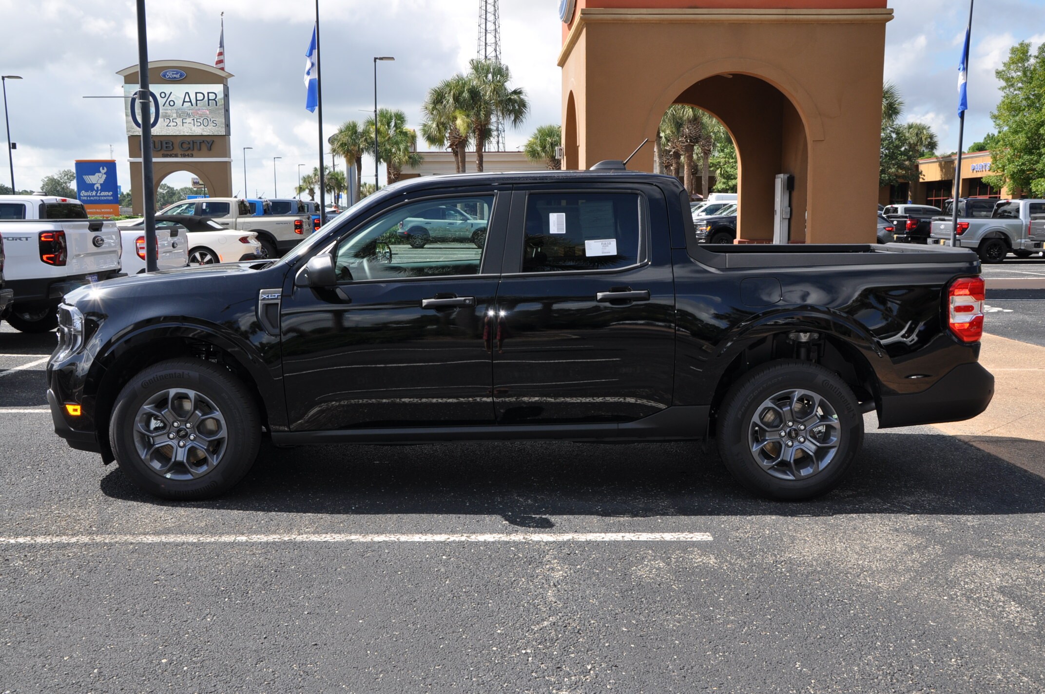 2025 Ford Maverick XLT photo 2