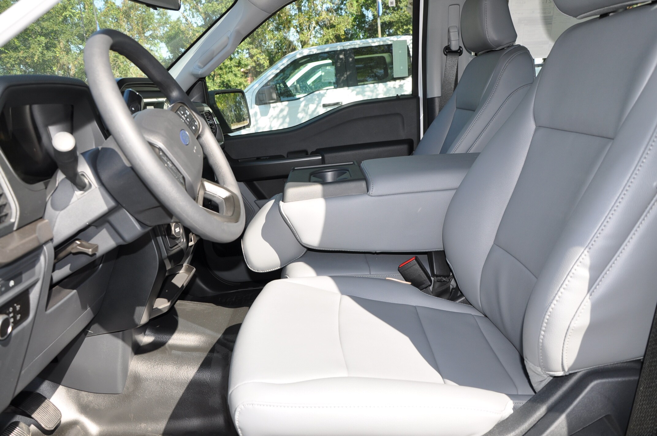 2025 Ford F-150 XL photo 2