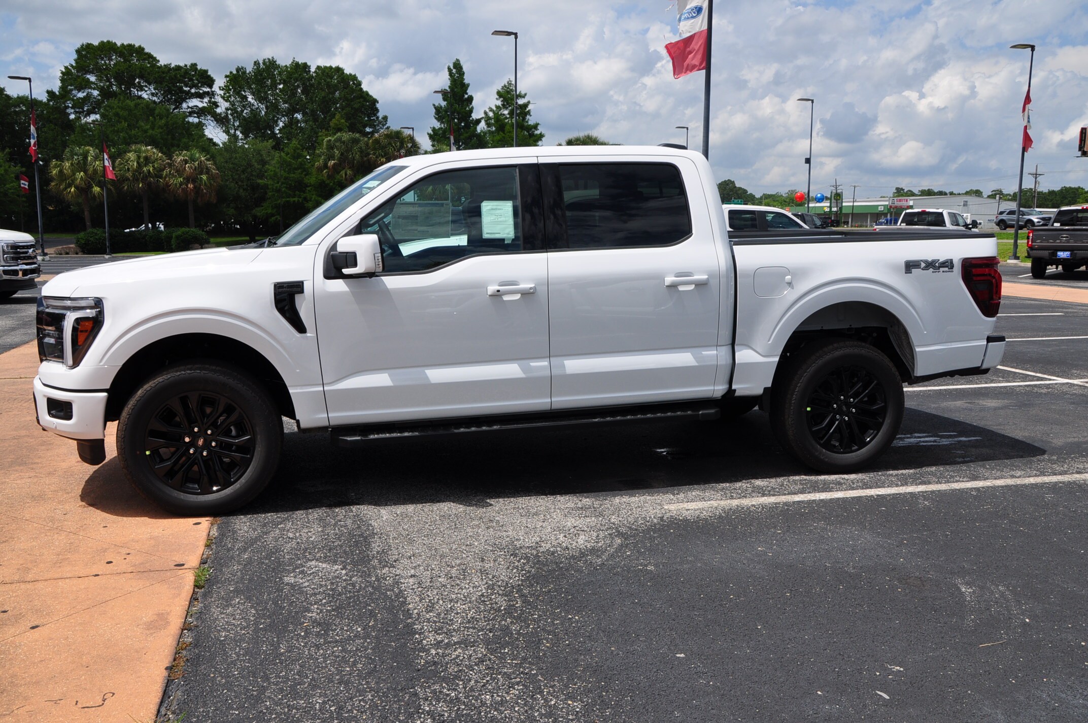 2025 Ford F-150 Lariat photo 2