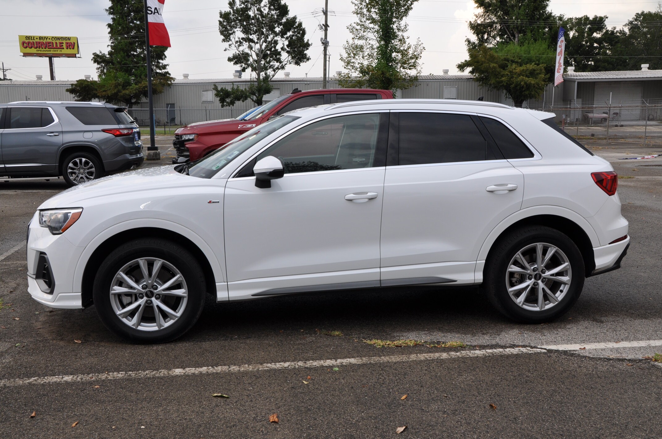 2021 Audi Q3 S line Premium photo 2